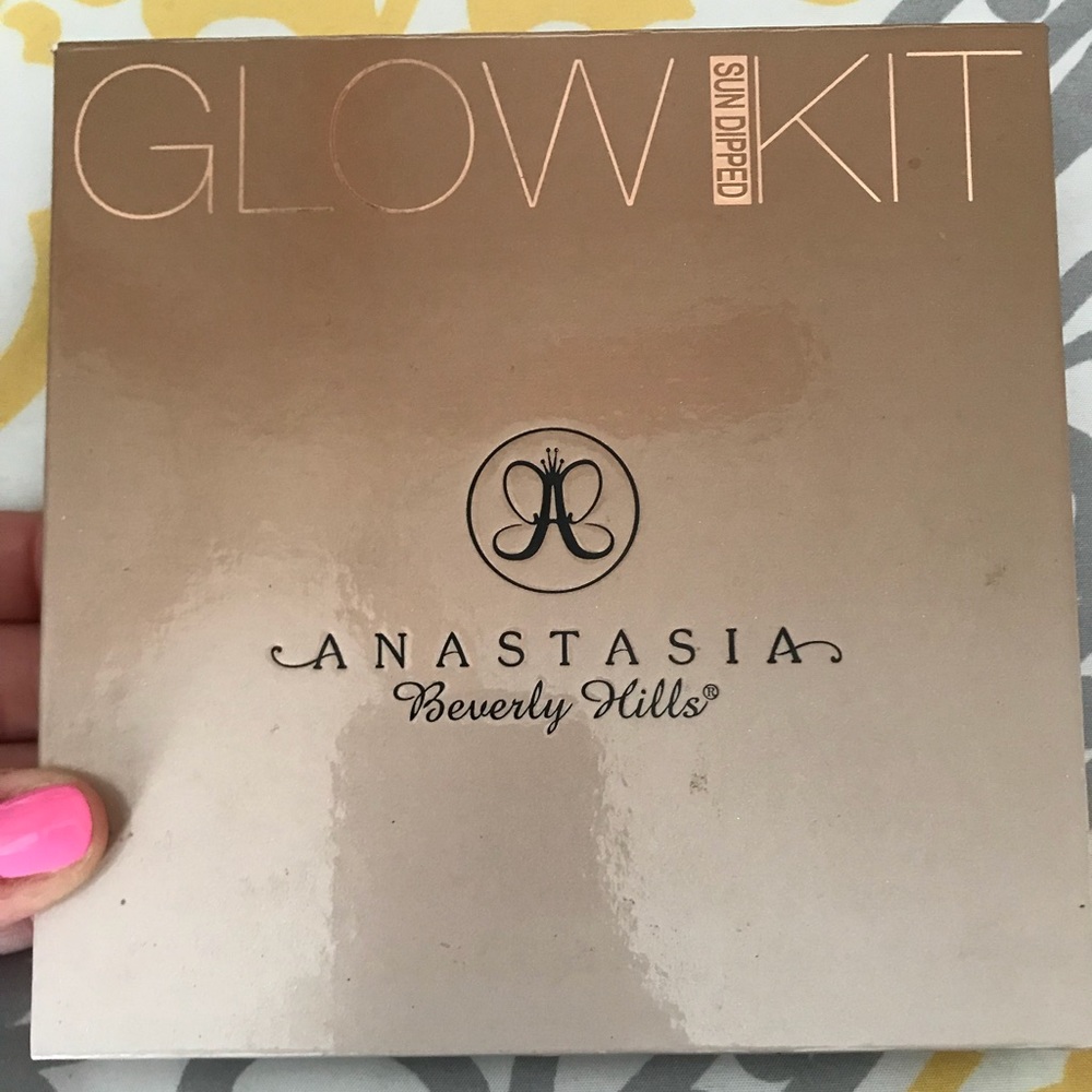 Anastasia Beverly Hills Glow Kit in Sun Dipped